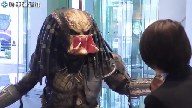 Predator real life costume, real life predator, real life predator weapons, real life predator costume, predator killer suit, predator killer suit scene, predator killer suit end scene in predator, predator costume, predator costume prank, the predator real life, the predator comic con, the predator prank, dressing predator, making of predator costume, making of predator, making of predator mask, fashion, fashion beauty.