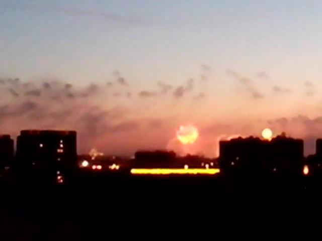 Fireworks are flat whether you see them from the side or from below, Fireworks, Moscow, Russia, City, Evening, Electronic Music, Dusk Sky, Live