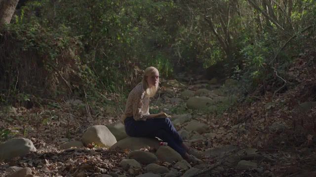 Alone - Video & GIFs | elle fanning,film,julie,movie moments,movie,20th century women,live pictures