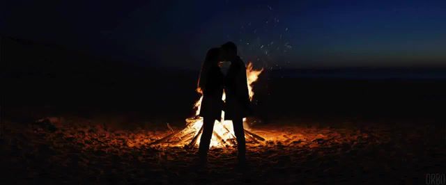 Kiss, Kiss, Night, Wow, Fire, Dub, Cinemagraph, Cinemagraphs, Eleprimer, Live Pictures