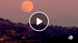 Super Moon rises over Los Angeles