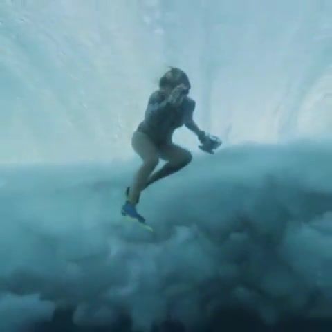 You Can t Follow Me - Video & GIFs | wave,underwater,girl,music,muse,eleprimer,rock,nature travel