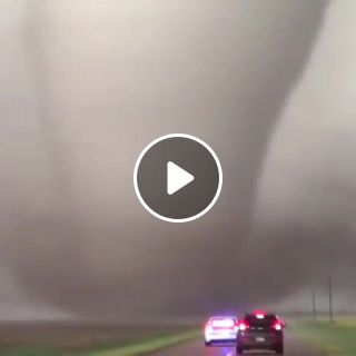 Monster tornado tearing through Dodge City