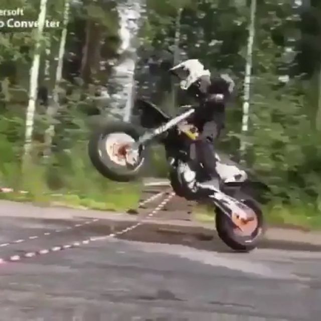 Excellent Motorcycle Control Skill - Video & GIFs | motorcycle,jump,funny,skill