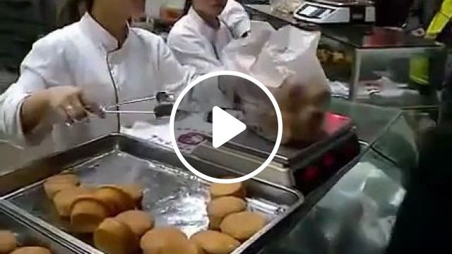 Amazing Super Fast Hands - Video & GIFs | funny gifs, funny, cake, hand, fast