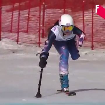 Skier with one leg, paralympic, skiing, leg.