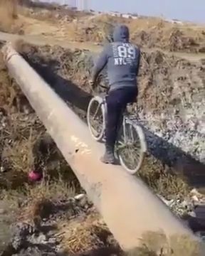 Right In The Middle, Funny Fails, Funny, Bike