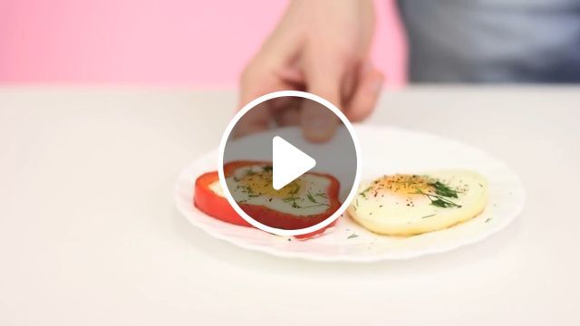 How To Fry An Egg Over Easy - Video & GIFs | how to fry an egg, perfect eggs, funny, bell pepper, onion, non-stick pan, simple cooking tips
