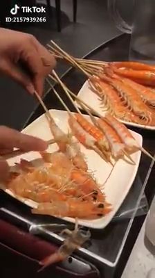 How to peel cooked shrimp, Cooked Shrimp, Shrimp, Sea Food, Porcelain Dinner Plates, Restaurant, Funny