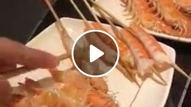 How To Peel Cooked Shrimp - Video & GIFs | cooked shrimp, shrimp, sea food, porcelain dinner plates, restaurant, funny 