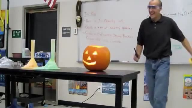 Science experiments to make a halloween pumpkin, halloween, pumpkin, funny, science.