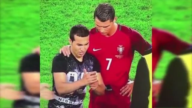 Poor Guy, Lol. Cristiano Ronaldo. Soccer. Selfie. Funny.