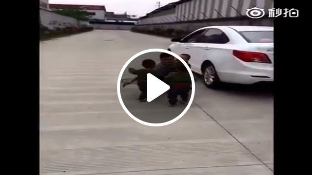 He Can't Go To Work Because His Sons Miss Him Very Much - Video & GIFs | father, son, miss, love, work, car